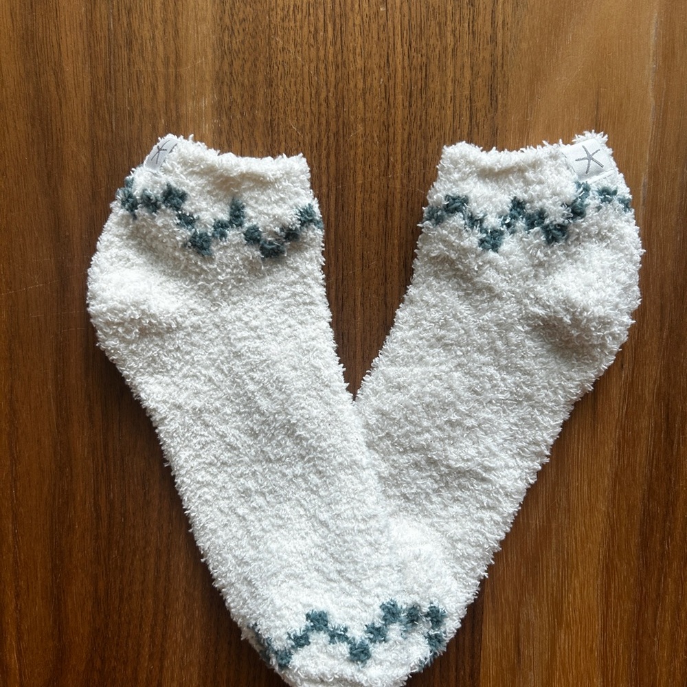 Barefoot Dreams Cozy White and Green Patterned Socks